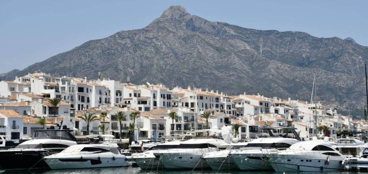 WAAROM VERKIEZEN INVESTEERDERS MARBELLA EN ESTEPONA BOVEN ANDERE PLAATSEN?