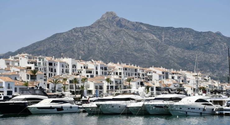 WAAROM VERKIEZEN INVESTEERDERS MARBELLA EN ESTEPONA BOVEN ANDERE PLAATSEN?