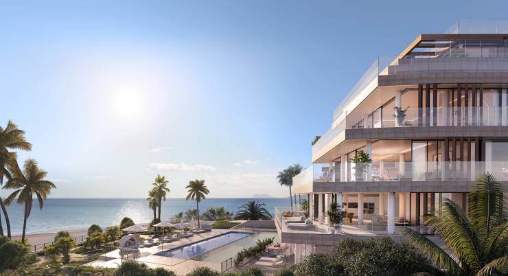 EERSTE LIJN STRAND OF HOGER GELEGEN IN ESTEPONA?