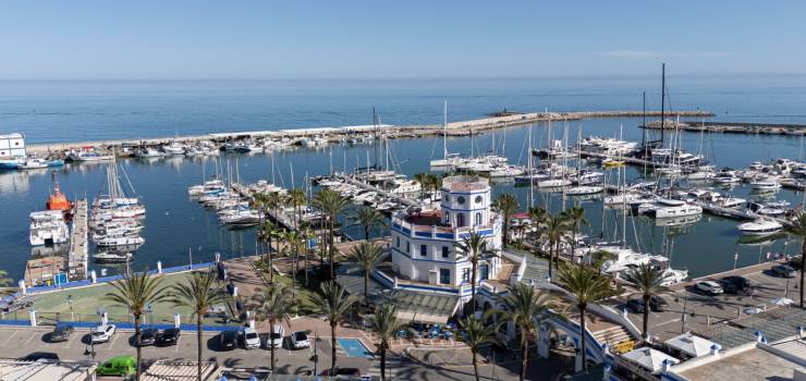 IS ESTEPONA LEUKER DAN MARBELLA?