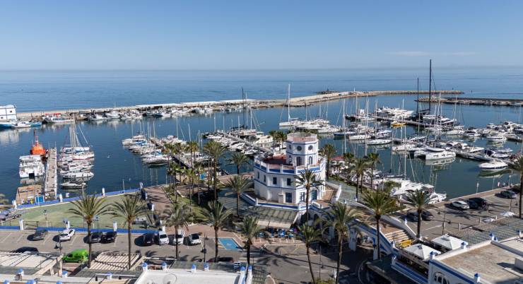 IS ESTEPONA LEUKER DAN MARBELLA?