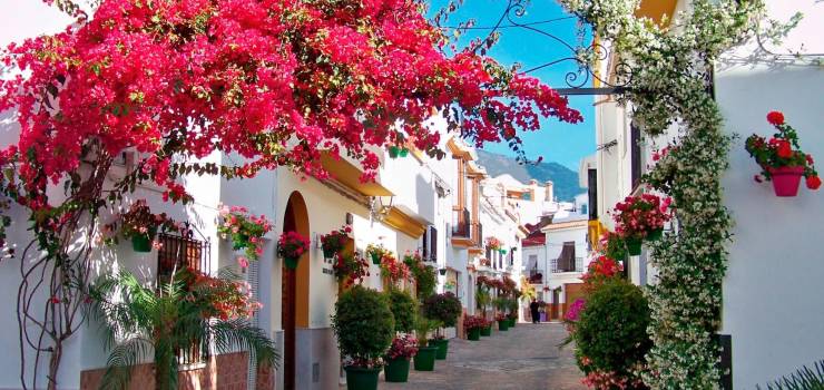 IS HET VERSTANDIG OM VASTGOED TE KOPEN IN ESTEPONA?