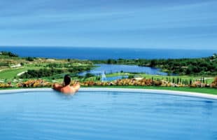 zwembad met zicht op Los Flamingos