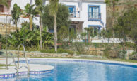 paraiso pueblo benahavis new golden mile marbella estepona vernieuwde appartementen te koop resort concierge zee golf zwembad