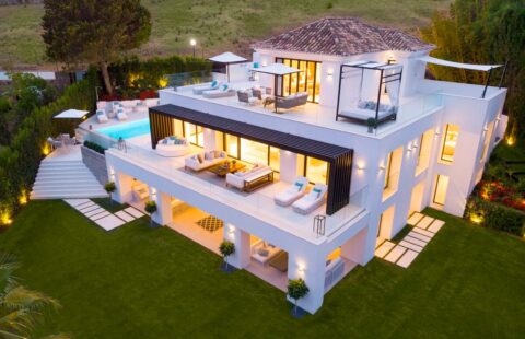 Lotus 5: rustig gelegen moderne luxe villa vlakbij Los Naranjos Golf